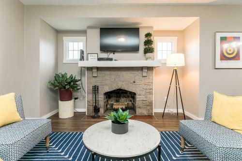 Quaint Cedar Rapids Home - 1 5 Mi To Downtown