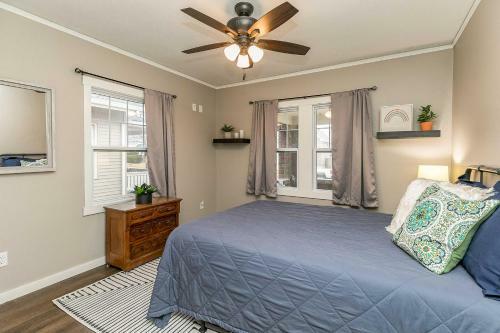 Quaint Cedar Rapids Home - 1 5 Mi To Downtown