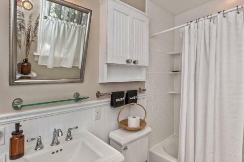 Award Winning Cottage In Montford *2 Blks Downtown