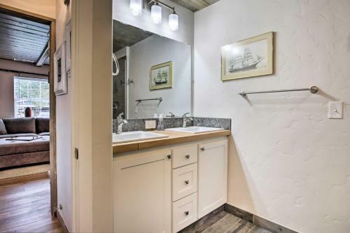 Siletz Bay Cottage Lincoln Abode About 2 Mi To Beach