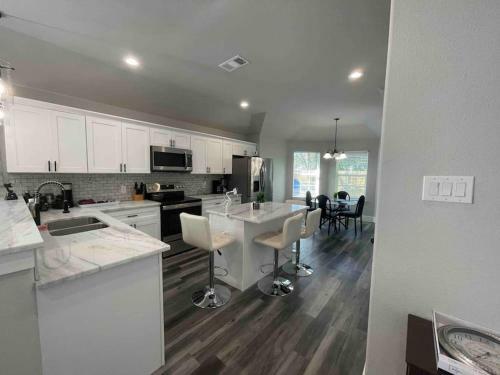 Master Bedroom Suite In A Shared House Near Downtown Dallas