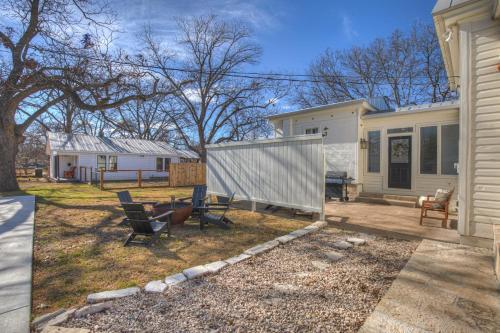 Gorgeous Home 1 Blk From Main With Hot Tub & Fire Pit!