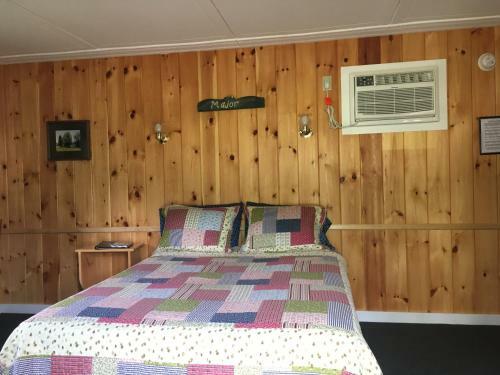 Gilcrest Cottages And Motel