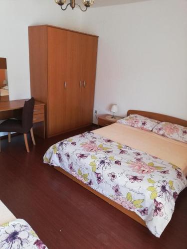 Apartments By The Sea Grebastica, Sibenik - 9695