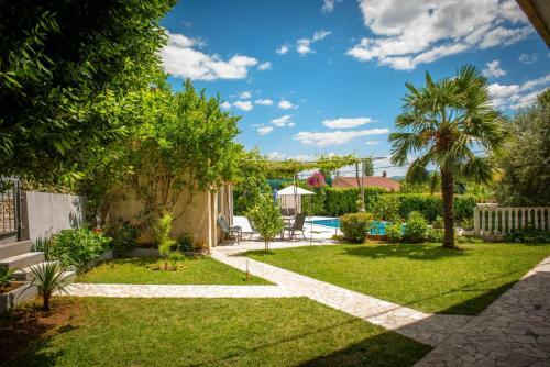 Four Bedroom Holiday Home Imotski
