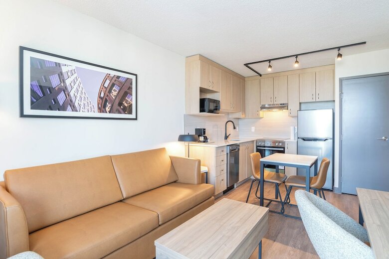 Hotel Sandman Suites On Davie