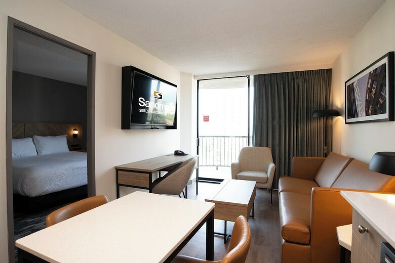 Hotel Sandman Suites On Davie