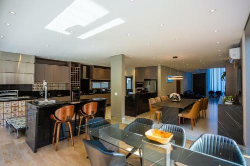 Casa Excepcional de Cinema Riviera de S�o Louren�o