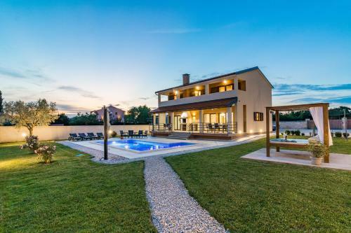 Impressive Luxury Villa With Private Heated Pool -villa Dija