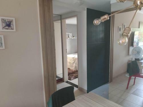 Apartamento Village Em Guarajuba Com 2/4 E Su�te