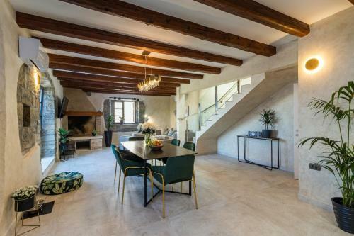 Villa Grazia With Heated Pool