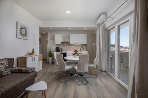 Apartments 20 Meters From The Beach