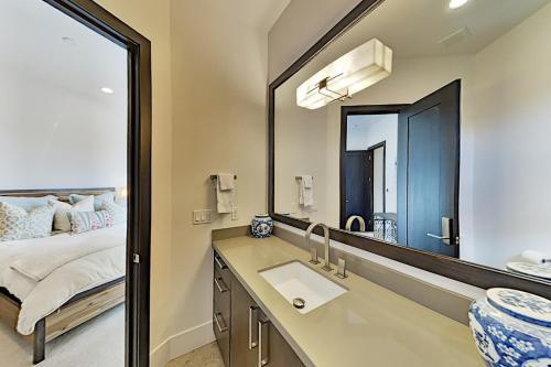 Juniper Landing Unit 905