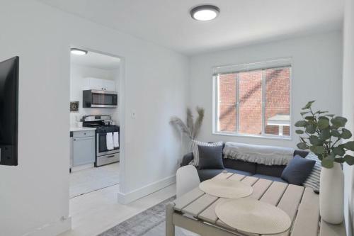 Freshly Renovated, Modern 3-bedroom Apartment