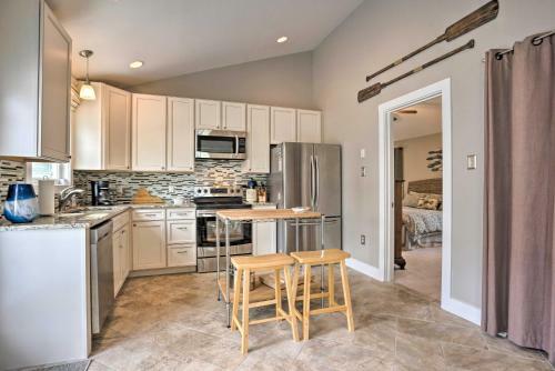 Urbanna Cottage With Private Yard And Water Views