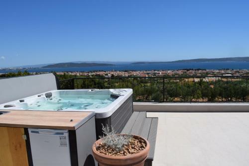 Romantic Villa Amorosa - Seaview, Private Pool, Jacuzzi