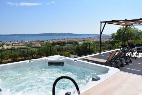 Romantic Villa Amorosa - Seaview, Private Pool, Jacuzzi