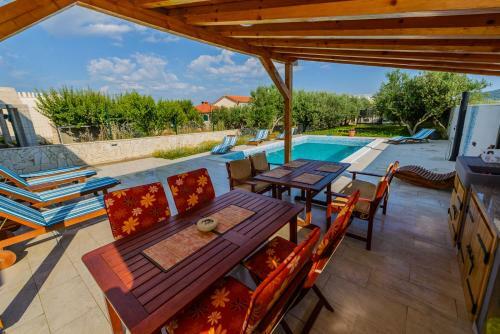 Apartamento Beachfront Villa Mihovil - With Private Pool
