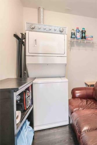 Apartamento Upscale - Modern King Suite - Heated Parking