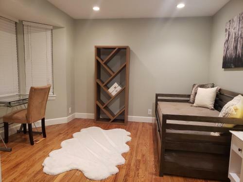 Spacious Ski House W/fireplace & Fenced Yard!