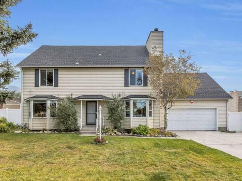 Spacious Home Near World Class Ski Resorts!