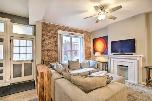 Bright Home With Backyard, 3 Miles To Downtown!
