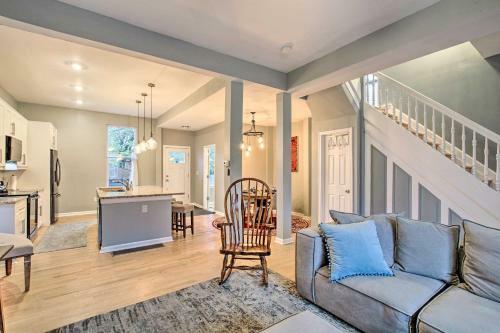 Bright Home With Backyard, 3 Miles To Downtown!