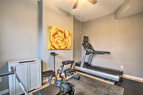 Bright Home With Backyard, 3 Miles To Downtown!