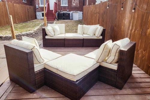 Bright Home With Backyard, 3 Miles To Downtown!