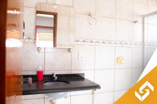 Casa Com 03 Quartos E Piscina Aquecida Em Bairro Residencial