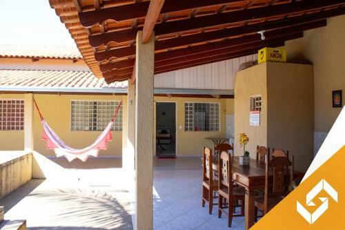 Casa Com 03 Quartos E Piscina Aquecida Em Bairro Residencial