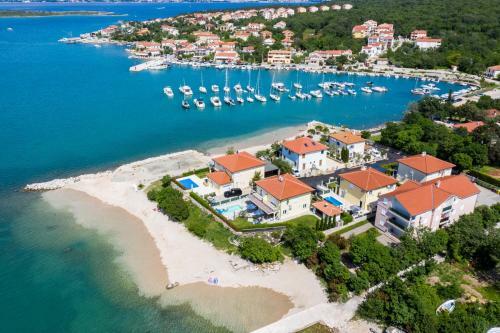 Beach Villa Oasis With Swimming Pool, Sup & Seaview
