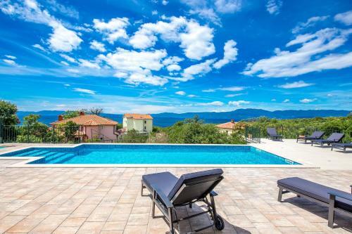 Luxury Apartments Kostrena With Pool