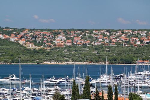 Apartments With A Parking Space Kornic, Krk - 19478