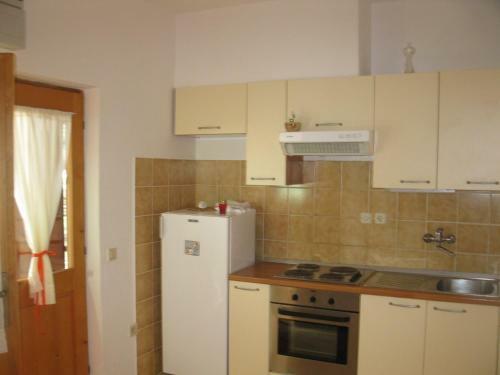 Hostal Apartments Bako Komiza
