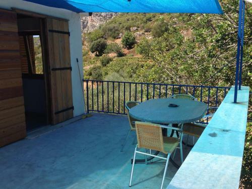 Hostal Apartments Bako Komiza