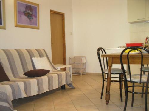 Hostal Apartments Bako Komiza