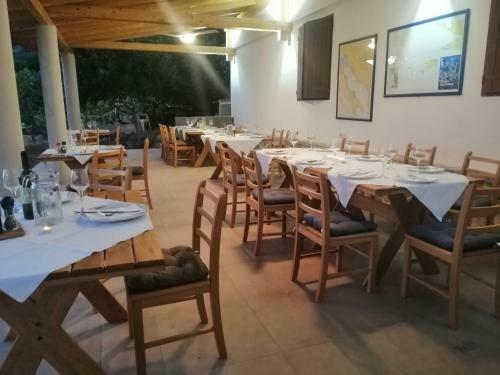 Hostal Apartments Bako Komiza