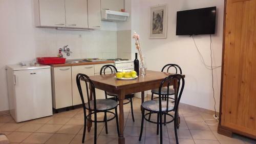 Hostal Apartments Bako Komiza