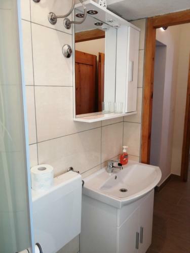Hostal Apartments Bako Komiza