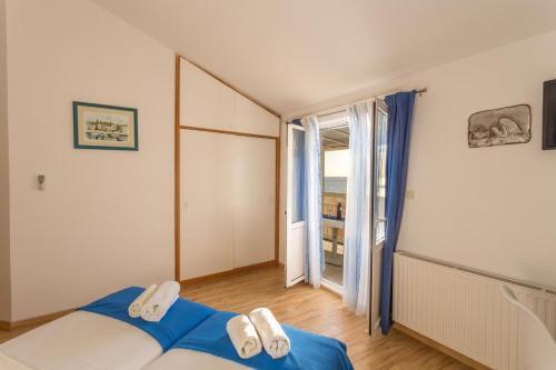 Apartments By The Sea Hvar - 10430