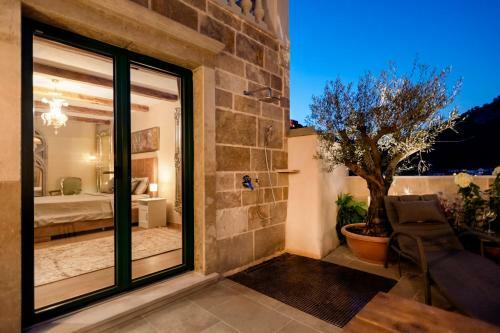 Villa Luxury Palazzo V. Pelsocz Hvar Town