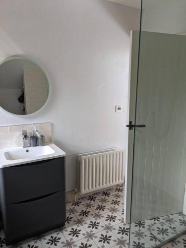 Hostal Downstairs Double Room With Swilly View Shared Large Bathroom