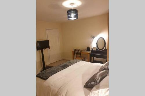 Private-ensuite-room Limerick City Stay
