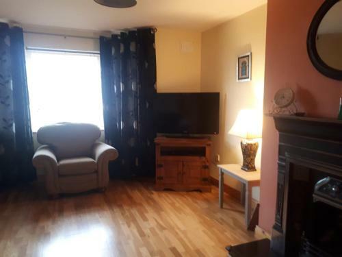 Manor Holiday Home-sleeps 8