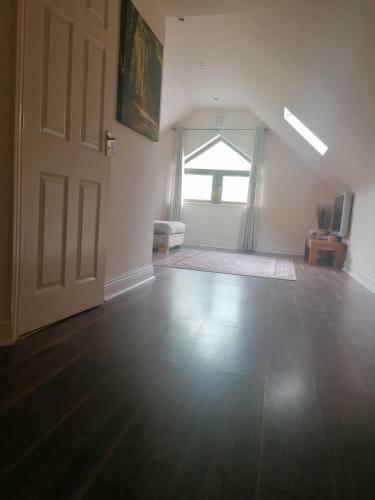 Victoria's Countryside Apartment