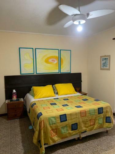 Lindo Sobrado Amarelo -pr�ximo A Praia