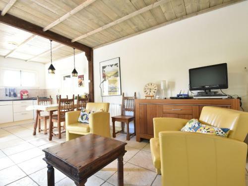 Holiday Home Maison Annelore St. Honorelesbains