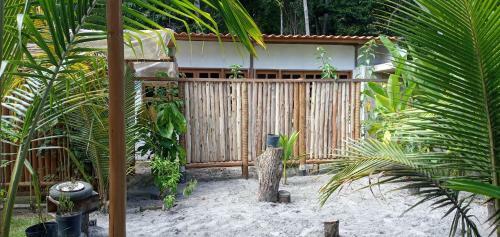 Casa-alta-da-aldeia-em-arraial-da-ajuda