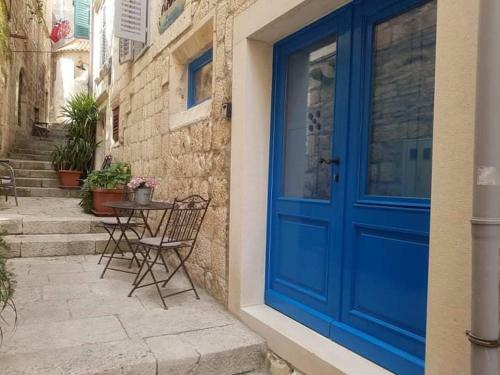 Marco's Two Storey Main Door 1 Bedroom Duplex Apartment